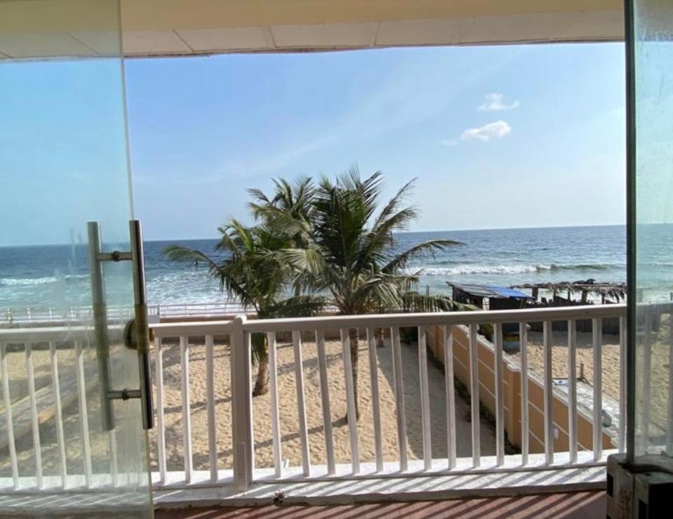 Oceanfront Wavecrest Hotel 레키 외부 사진